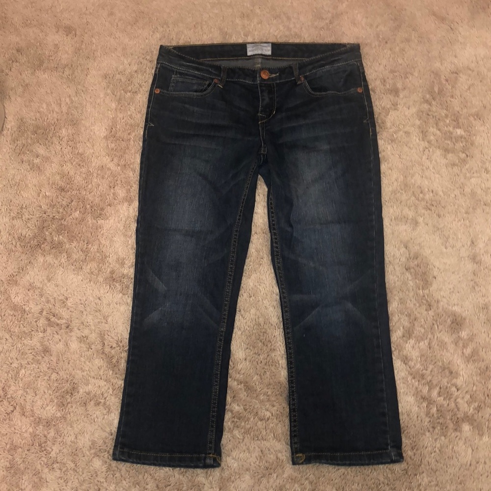 Aeropostale | Low Rise Dark Wash Jean Capris